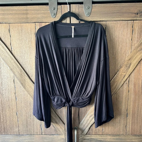 Free People That's a Wrap Black Bell Sleeve Crop Top Size Small - Picture 5 of 8